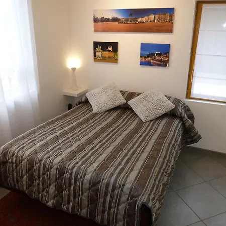 B&B 