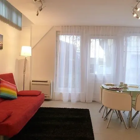 B&B 
