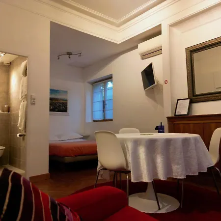 B&B 