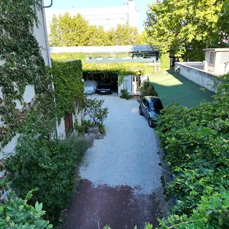 Clos Feuillat Couette-café 4*