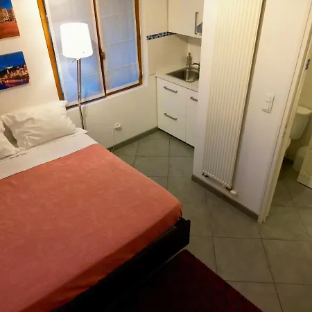 B&B 
