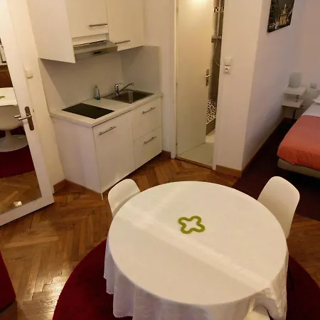 Clos Feuillat 4* Lyon