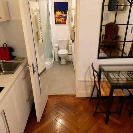 B&B 
