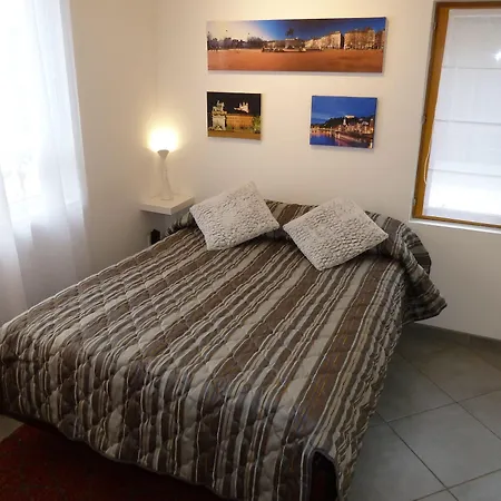 B&B 