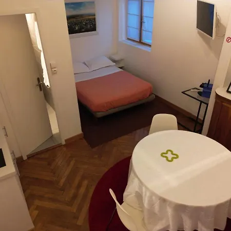 B&B 